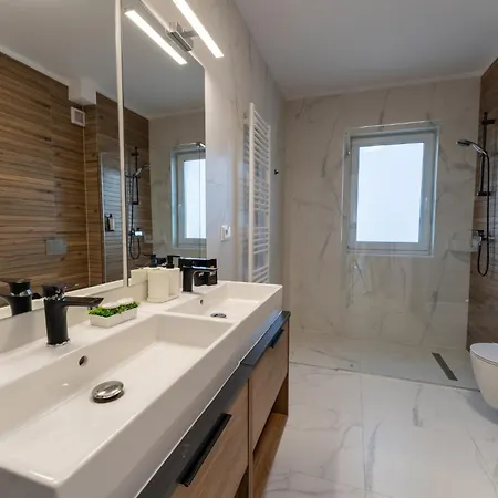 Апартаменти Mohost Penthouse - Luxury With Mountain Views *