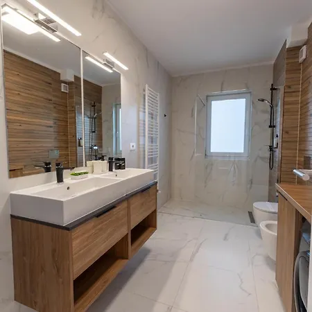 Апартаменти Mohost Penthouse - Luxury With Mountain Views *