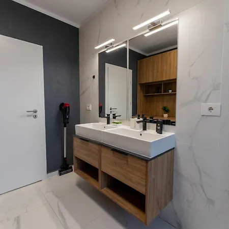 Mohost Penthouse - Luxury With Mountain Views