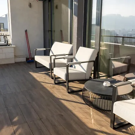 Апартаменти Mohost Penthouse - Luxury With Mountain Views