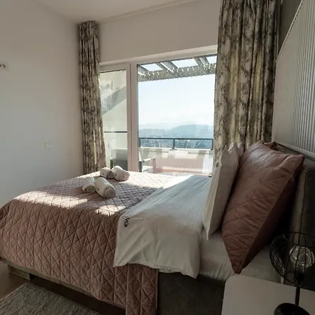 Апартаменти Mohost Penthouse - Luxury With Mountain Views *